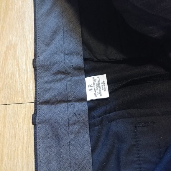 Size 4 Black Gap Dress Pants - Picture 3 of 4